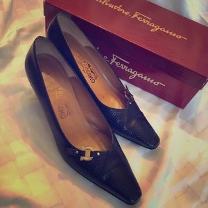 Ferragamo Pebbled Leather Pump Dark Brown